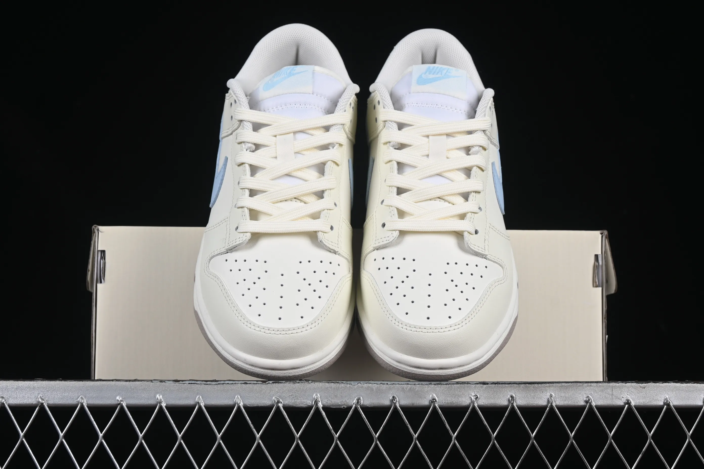 All categories Nk SB Dunk Series Nk SB Dunk Low High-end customized low-top sneakers Nike SB Dunk Low Cupid Heart Anniversary high-end customized low-top casual sneakers YW0212-012
